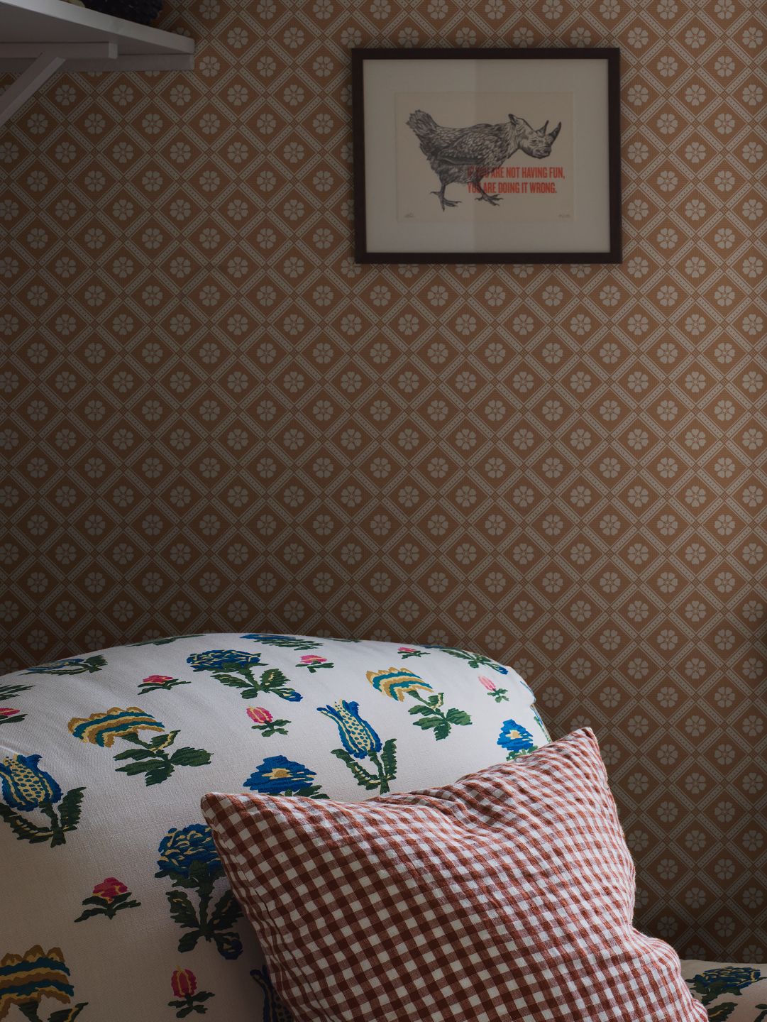  Juhani Greyish Beige-red