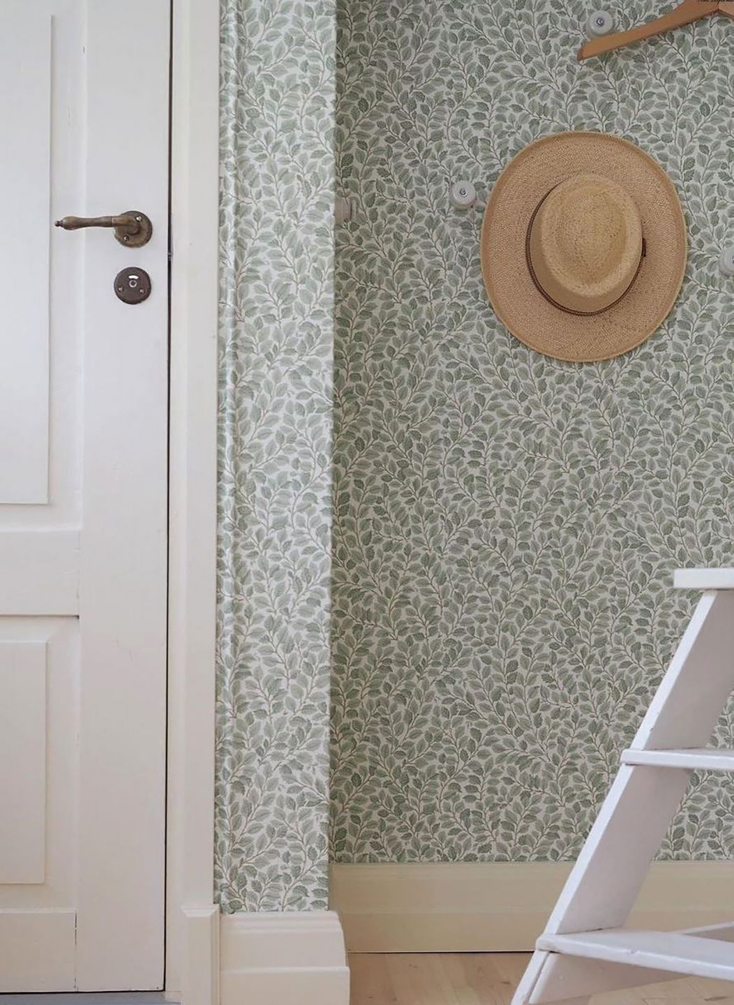  Malva Pale Green