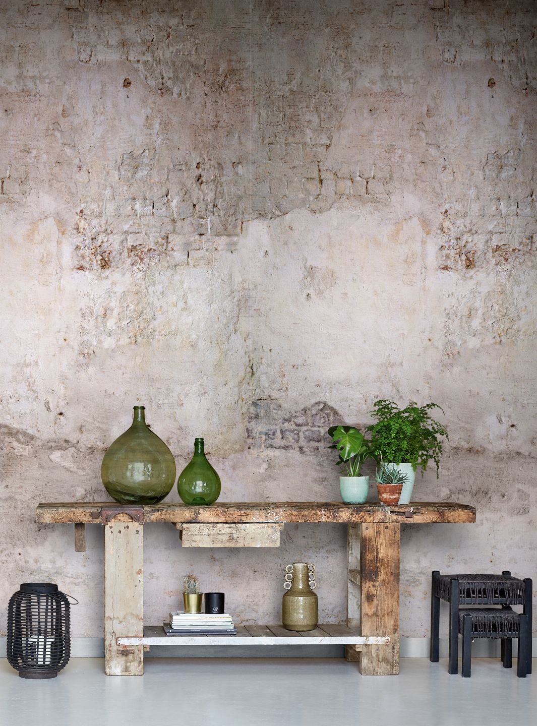  Shabby Wall Grey Tones
